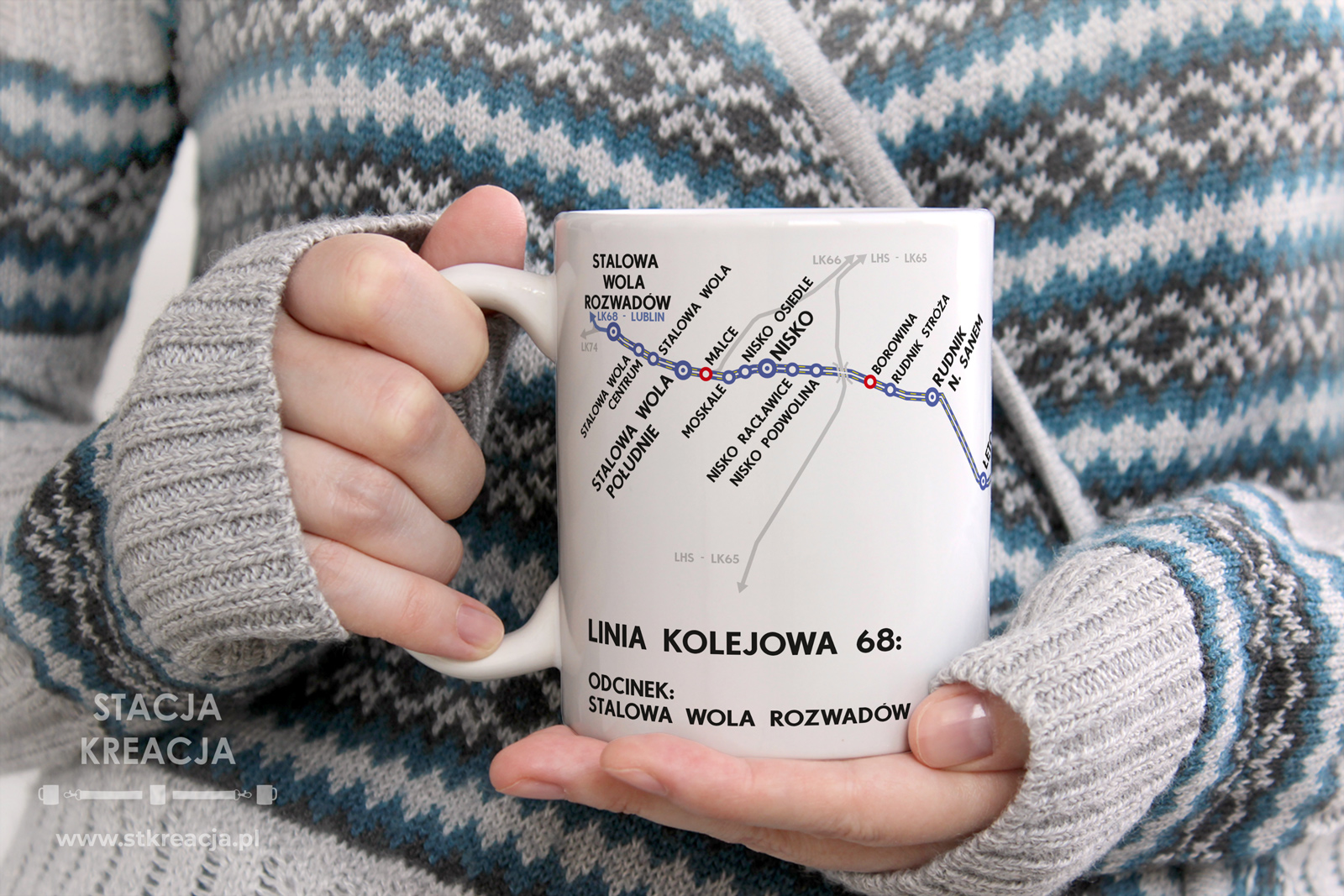 Kubek linia kolejowa 68, Linia kolejowa 68, Linia kolejowa nr 68, Linia kolejowa 68 Lublin Główny - Stalowa Wola Rozwadów - Przeworsk, Kubek 330ml z linią kolejową 68, kubek linia 68, kubek linia kolejowa 68 Lublin Główny - Stalowa Wola Rozwadów - Przeworsk, Lublin Główny, Stalowa Wola Rozwadów, Przeworsk, Kraśnik, Rozkład PKP, Pociąg, Pociąg towarowy, Pociąg osobowy, schemat linii kolejowej na kubku, gadżet PKP, schemat linii kolejowej na kubku, upominek dla maszynisty, kubek dla maszynisty, linia kolejowa normalnotorowa, linia kolejowa lubelskie, linia kolejowa podkarpackie