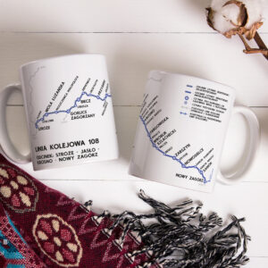 Linia kolejowa 108, Linia kolejowa nr 108 Linia 108, linia kolejowa 108 galicjanka, linia kolejowa 108 Stróże - Jasło - Sanok - Nowy Zagórz - Uherce - Krościenko - Chyrów, Kubek 330ml z linią kolejową nr 108, kubek linia 108, kubek linia 108 Sanok - Krościenko, Rozkład PKP, Pociąg, Pociąg towarowy, schemat linii kolejowej na kubku, gadżet PKP, schemat linii kolejowej na kubku, kolejowy upominek, gadżet, kolejowy, kolejarski kubek kolekcjonerski, prezent dla kolejarza, upominek dla kolejarza, gadżet dla kolejarza, prezent dla mikola, upominek dla mikola, gadżet dla mikola, kubek dla mikola, kubek dla kolejarza, kubek dla miłośnika kolei, prezent dla miłośnika kolei, upominek dla miłośnika kolei, prezent dla maszynisty, upominek dla maszynisty, kubek dla maszynisty, linia kolejowa normalnotorowa, koleje galicyjskie, galicjanka, kubek galicjanka