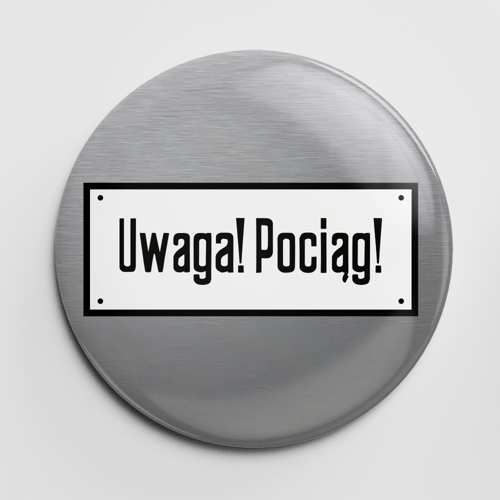 przypinka Uwaga Pociąg przypinka kolejowa, przypinka kolejarska, przypinka dla kolejarza, przypinka PKP, button kolejowy, button kolejarski, button dla kolejarza, button PKP, pin kolejowy, pin kolejarski, pin dla kolejarza, pin PKP, Uwaga Pociąg tabliczka przypinka