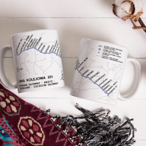 Kubek linia kolejowa 351, Linia kolejowa 351, Linia kolejowa nr 351, Linia kolejowa 351 Poznań Główny - Szczecin Główny, Kubek 330ml z linią kolejową 351, kubek linia 351, kubek linia kolejowa 351 Poznań - Szamotuły - Wronki - Krzyż - Choszczno - Stargard - Szczecin, Rozkład PKP, Pociąg, Pociąg towarowy, Pociąg osobowy, schemat linii kolejowej na kubku, gadżet PKP, schemat linii kolejowej na kubku, upominek dla maszynisty, kubek dla maszynisty, linia kolejowa normalnotorowa, linia kolejowa wielkopolskie, linia kolejowa zachodniopomorskie, KW, Koleje Wielkopolskie, PKP Intercity, Przewozy Regionalne, PR, Polregio, rozkład jazdy pkp poznań - szczecin, rozkład poznań główny - szczecin główny